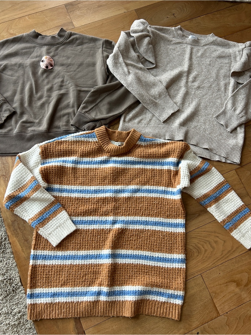 Set of 2 Sweaters, 1 Sweatshirt, American Eagle, Old Navy XXS